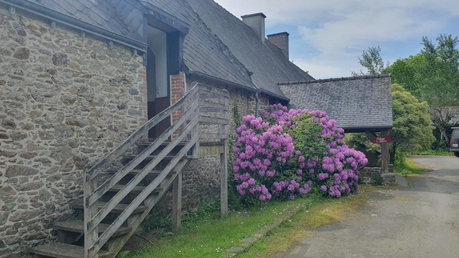 L'Auberge De La Porte Saint-Jouan-des-Guérets Exterior foto