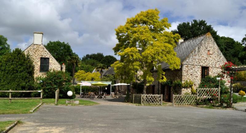L'Auberge De La Porte Saint-Jouan-des-Guérets Exterior foto