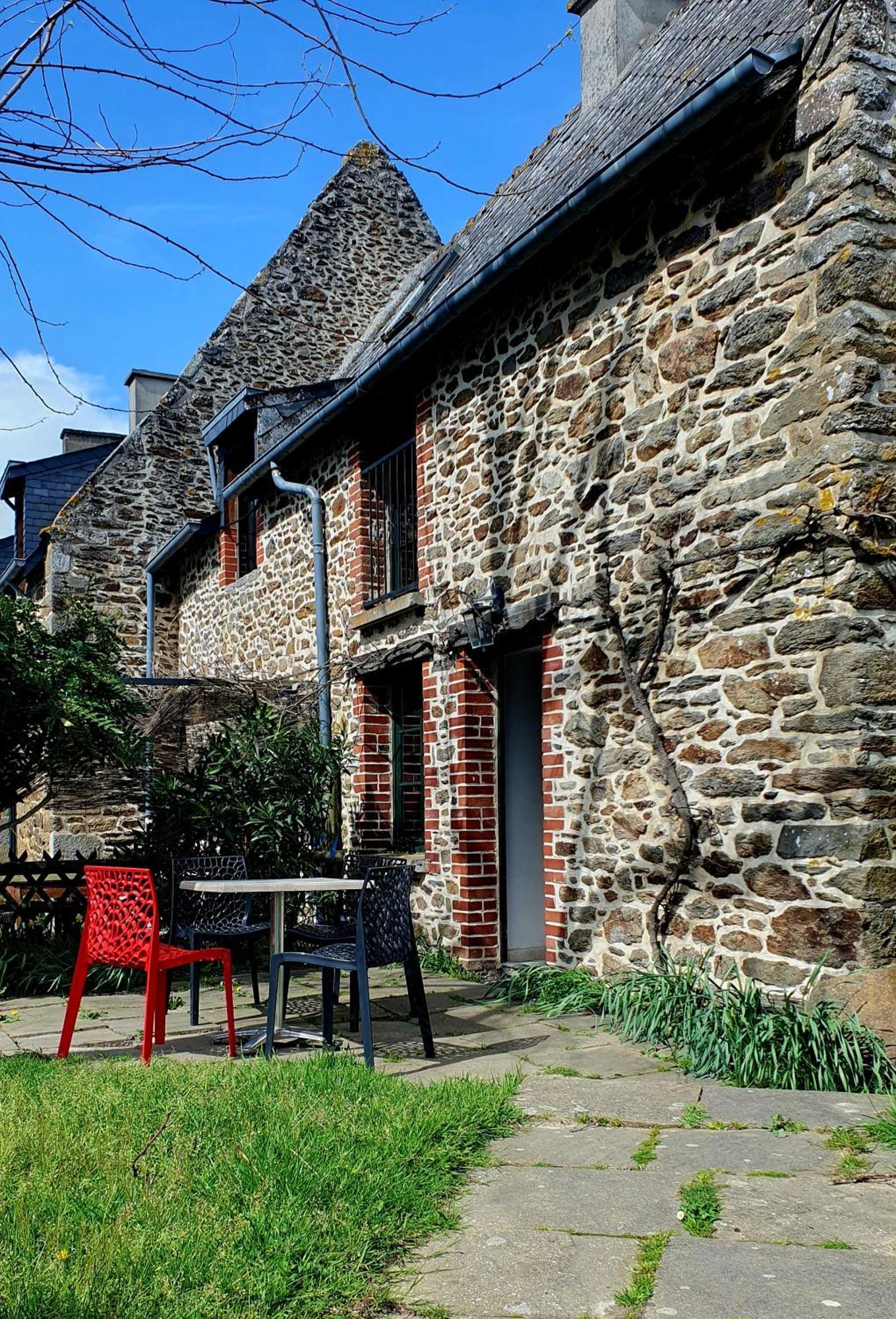 L'Auberge De La Porte Saint-Jouan-des-Guérets Exterior foto