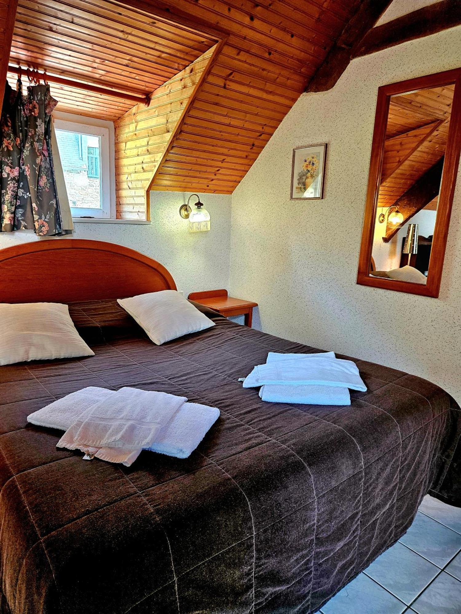 L'Auberge De La Porte Saint-Jouan-des-Guérets Quarto foto
